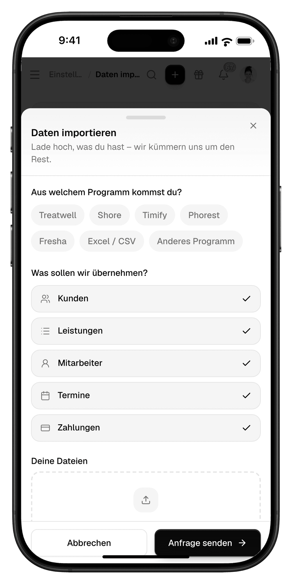 Das Fenster „Daten importieren“ auf dem iPhone: Programm wählen (Treatwell, Shore, Timify, Phorest, Fresha, Excel), was übernommen wird (Kunden, Leistungen, Mitarbeiter, Termine, Zahlungen), Dateien hochladen