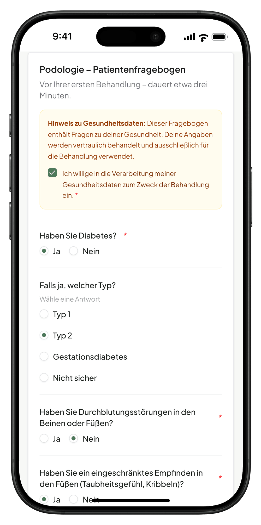 Der Fragebogen „Podologie – Patientenfragebogen“ auf dem iPhone: Einwilligung für Gesundheitsdaten angehakt, „Haben Sie Diabetes?“ mit Ja, Typ 2, Durchblutungsstörungen Nein, eingeschränktes Empfinden Ja